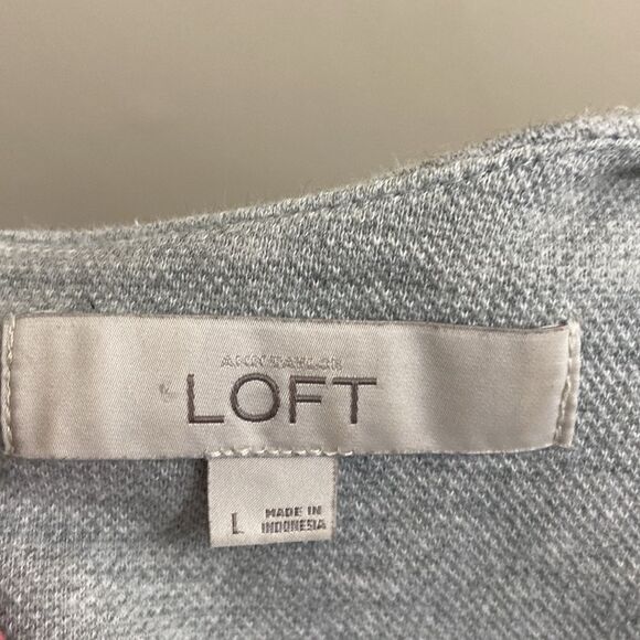 Loft Grey Lace Short Sleeve Crewneck Sweatshirt size Large Feminine Twee Casual - Picture 4 of 9